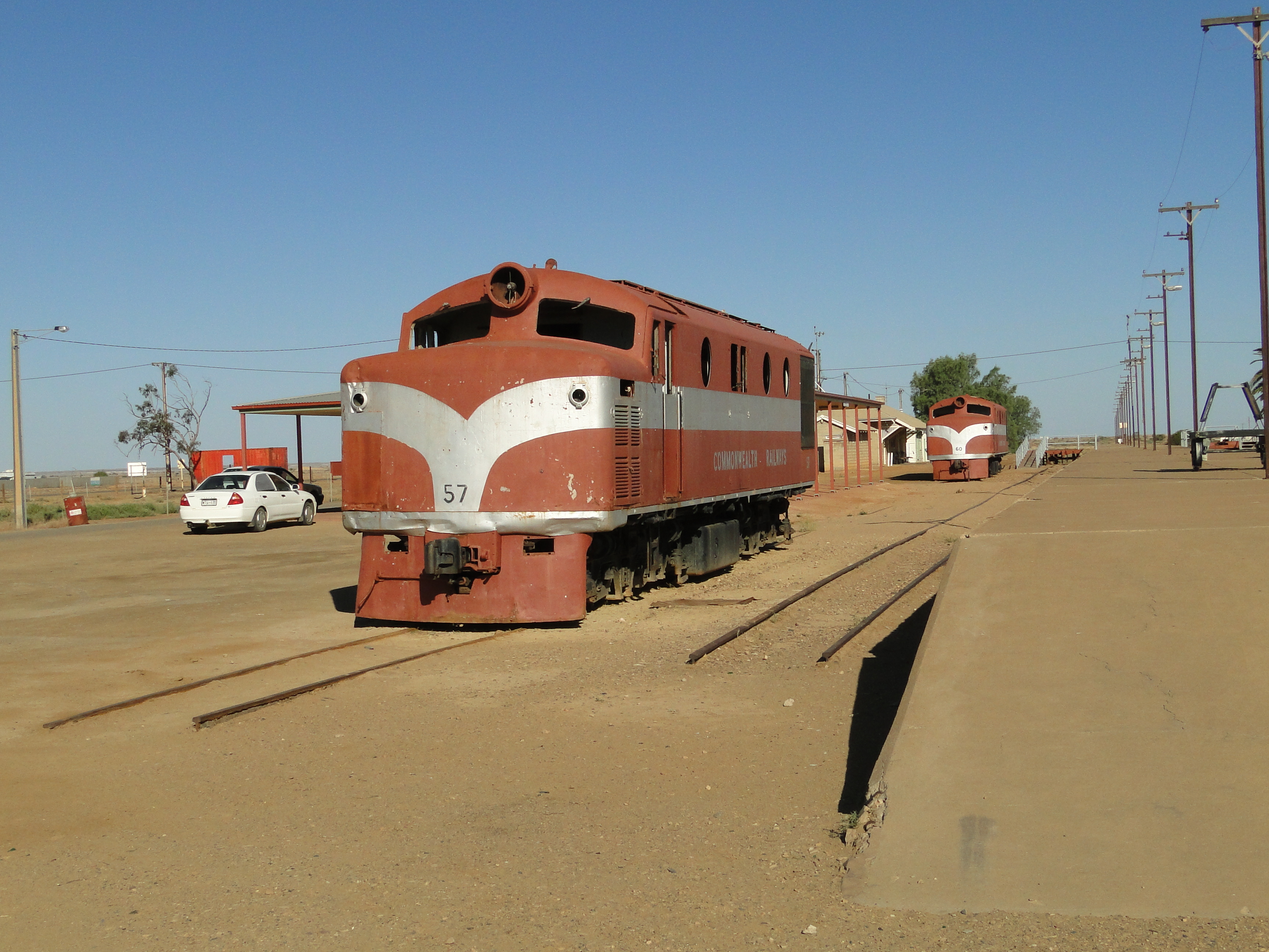 Diesel_loco_at_Marree.JPG