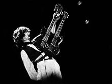 220px-Jimmy_Page_-_A.R.M.S._Concert,_Oakland,_Ca._1983.jpg
