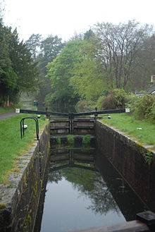 220px-Basingstoke_Canal_-_Lock.JPG