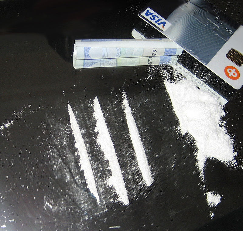 800px-Cocaine_lines_2.jpg