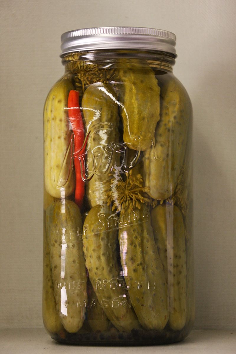 800px-CucumberDillPickles.jpg