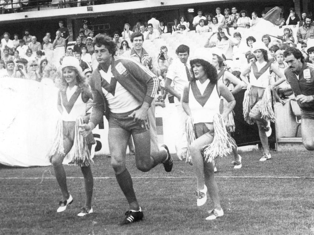 Barry Round leading the Sydney Swans out for their first Sydney game.