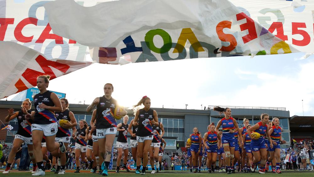 Watch-it-LIVE-Western-Bulldogs-v-Carlton.jpg