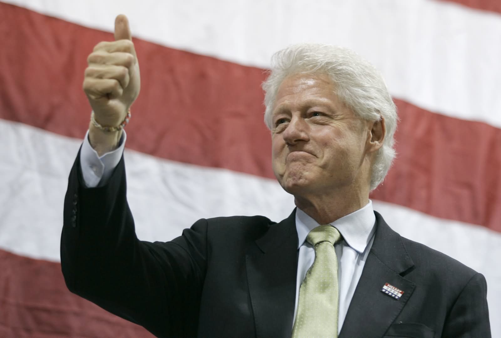 Smiling-Face-Bill-Clinton-Showing-Thumb-Very-Funny-Photo.jpg