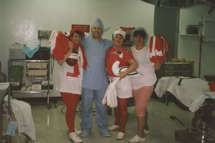 07.0-3-Geoffrey-Edelsten-with-Nurses-At-Operating-Theatre-Celebrating-Swans-Purchase.jpg