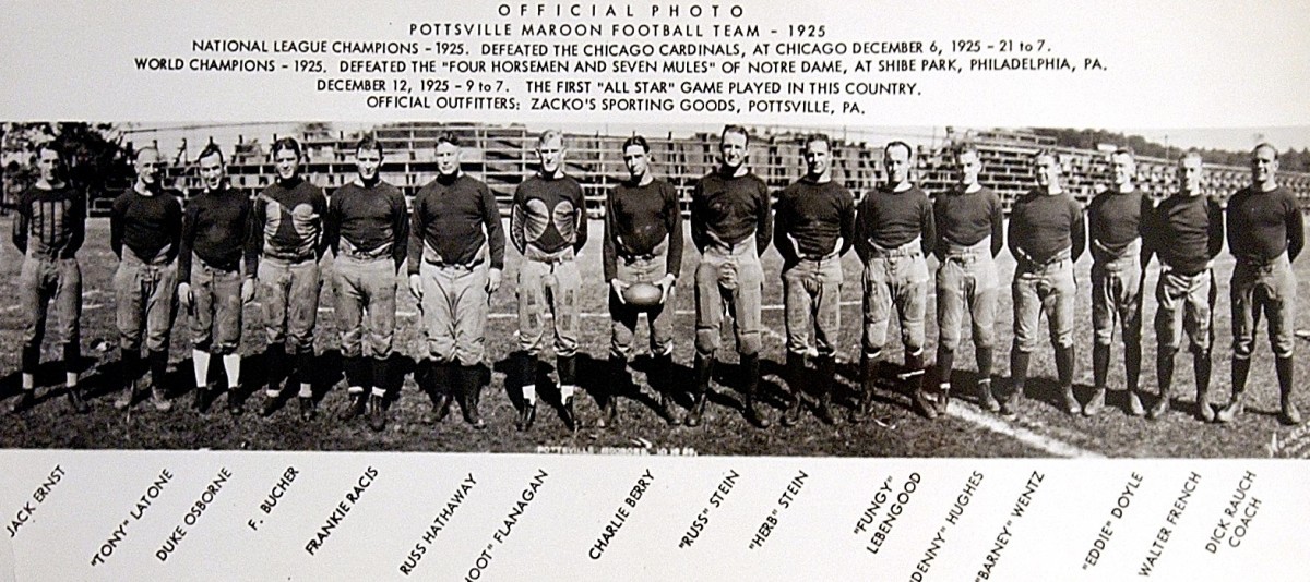 Team photo of the 1925 Pottsville (Pa.) Maroons.