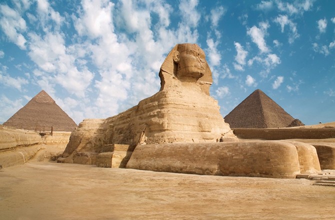 The-Great-Sphinx-of-Giza-in-front-of-the-Great-Pyramid-of-Giza-2.jpg