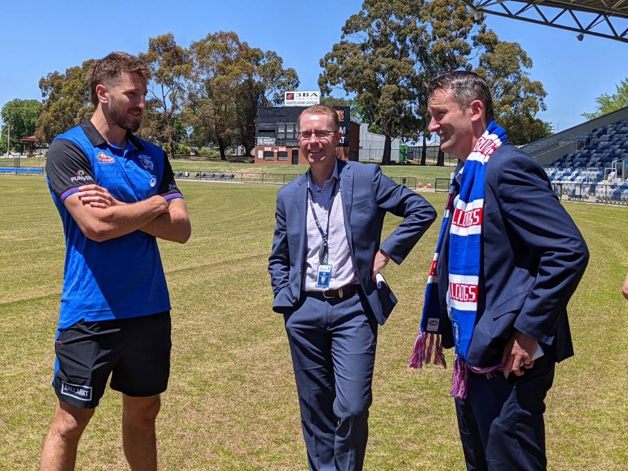 Western Bulldogs premiership captain [PLAYERCARD]Marcus Bontempelli[/PLAYERCARD] with City of Ballarat chief executive Evan King and mayor Daniel Moloney.