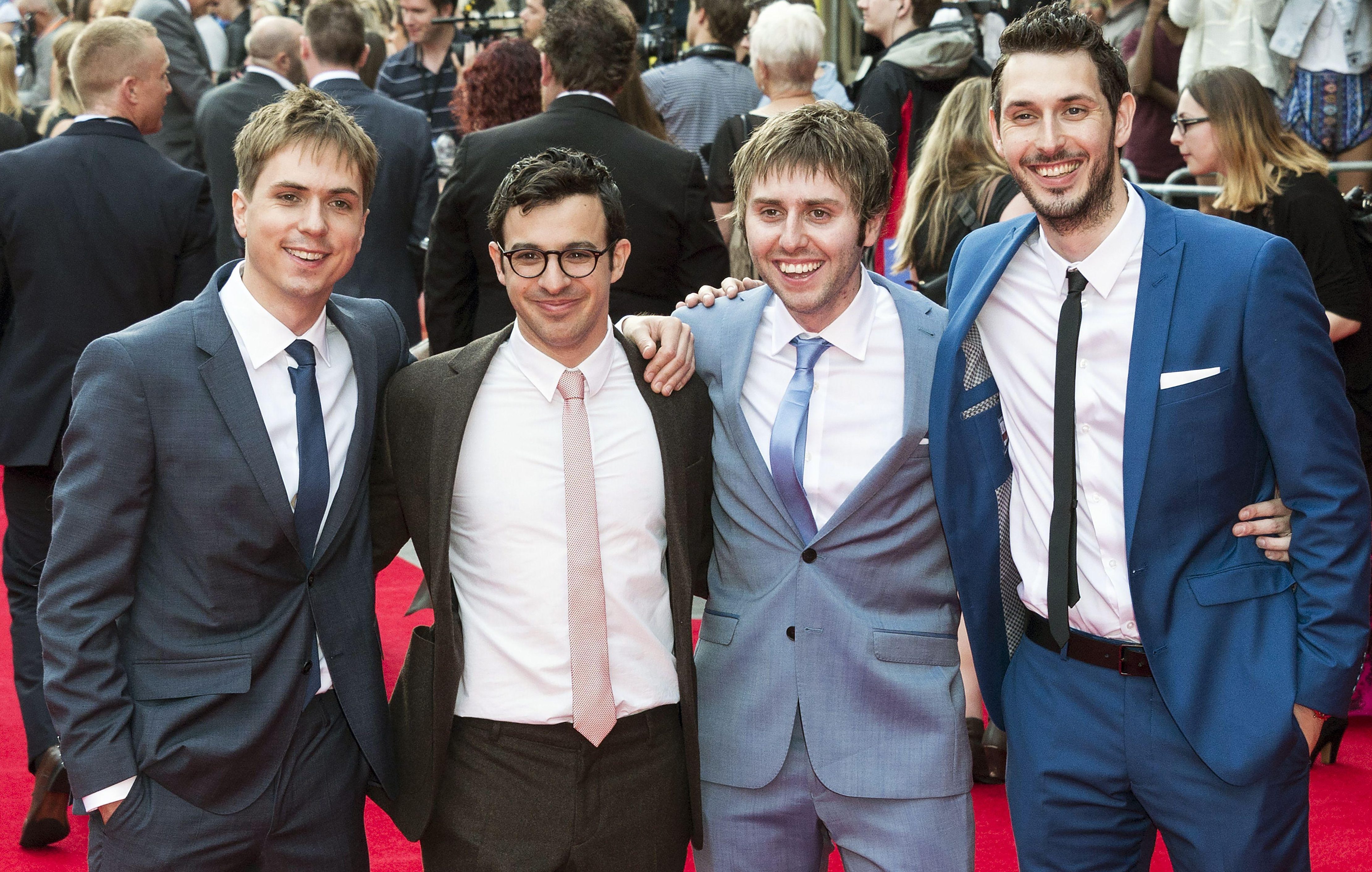 What time is The Inbetweeners 10 year special tonight and are all the  previous cast members returning?