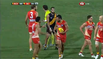 Karmichael Hunt makes his way to the mark.